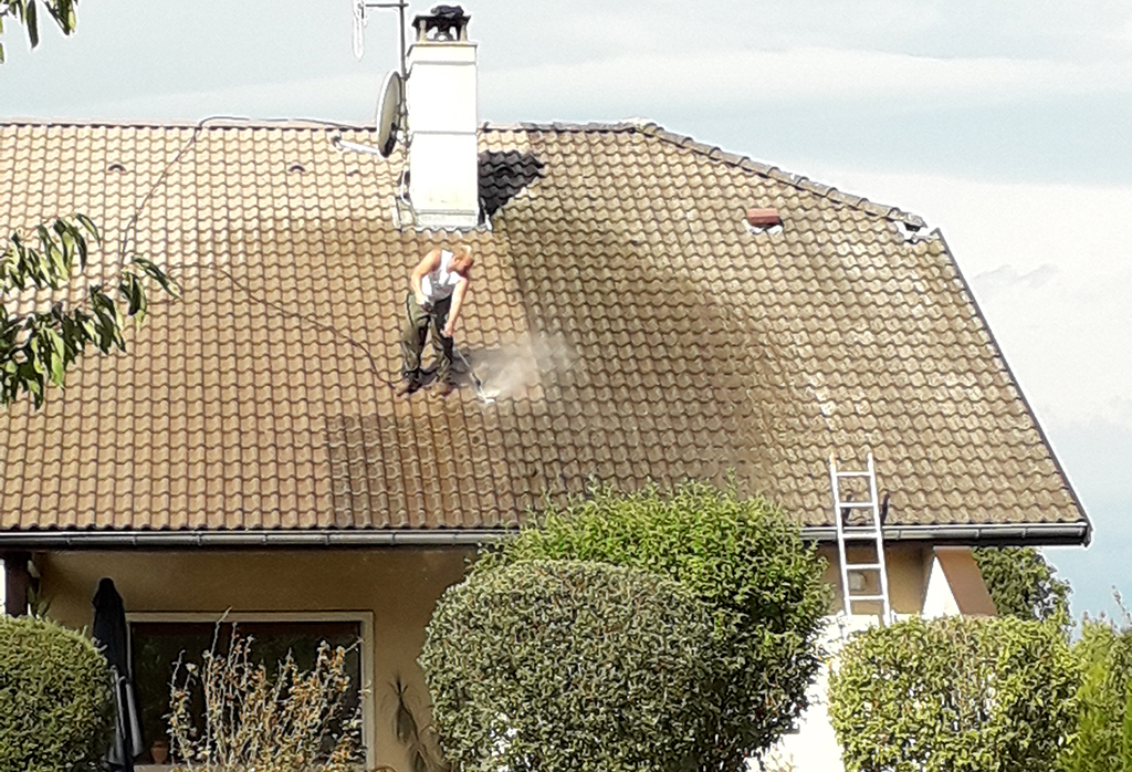 Nettoyage de toiture à Chavanod (74) par GB Peinture – artisan local