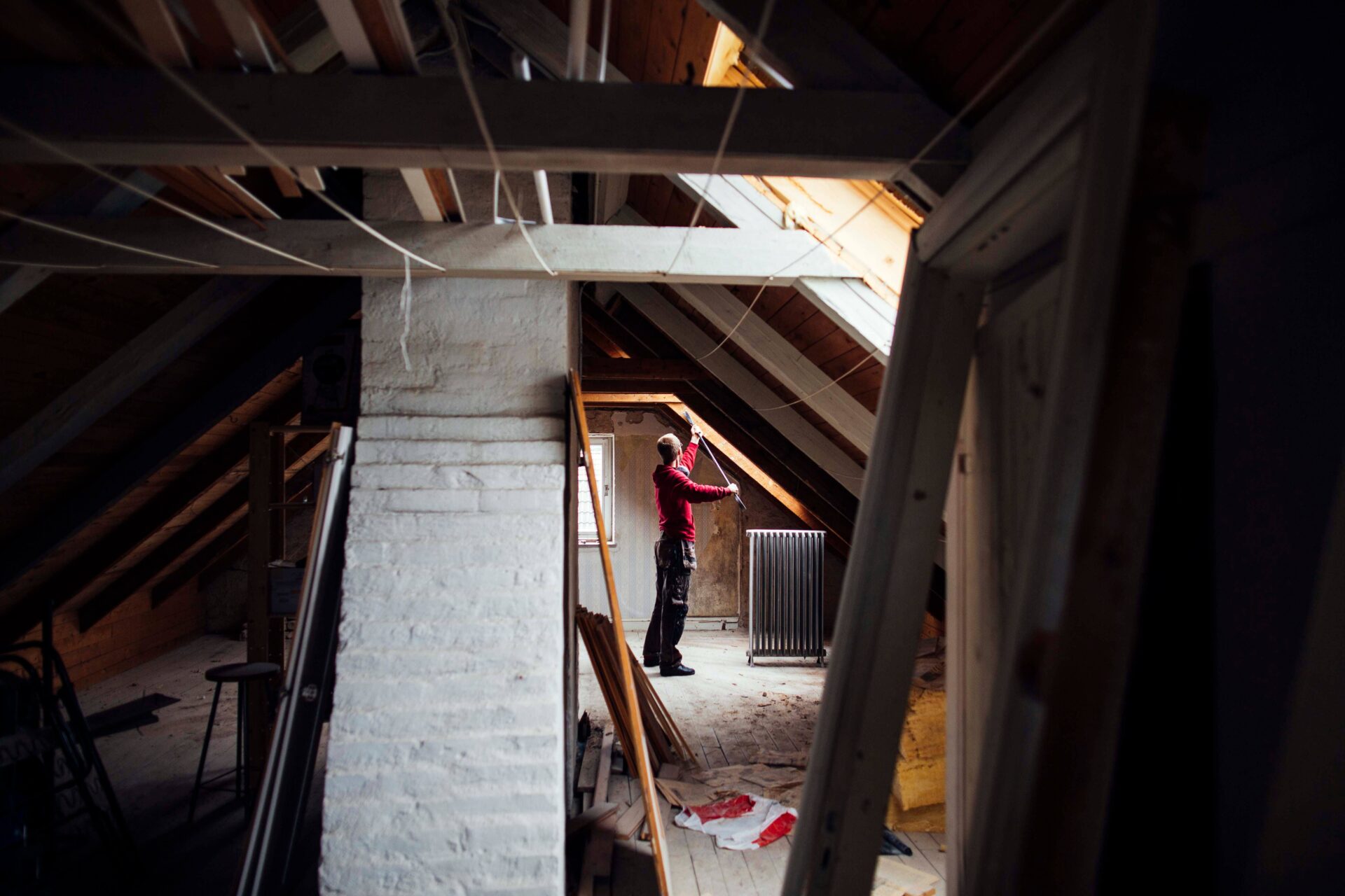 Rénovation du sous-toit et de la charpente d'une maison par GB Peinture en Haute-Savoie