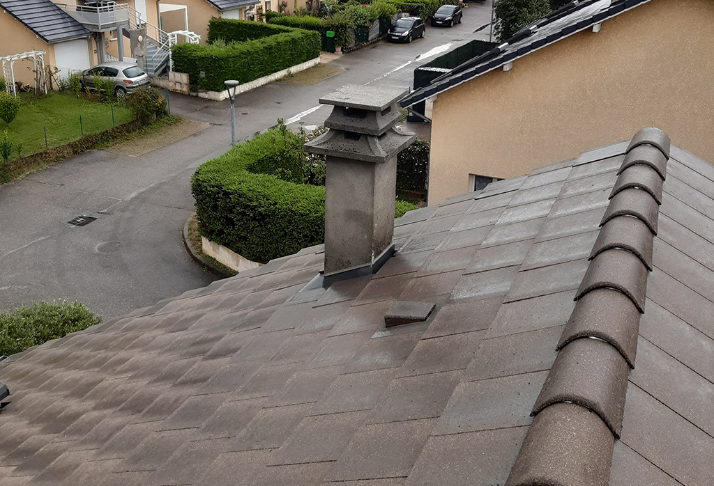 Toiture nettoyée par GB Peinture à Chambéry